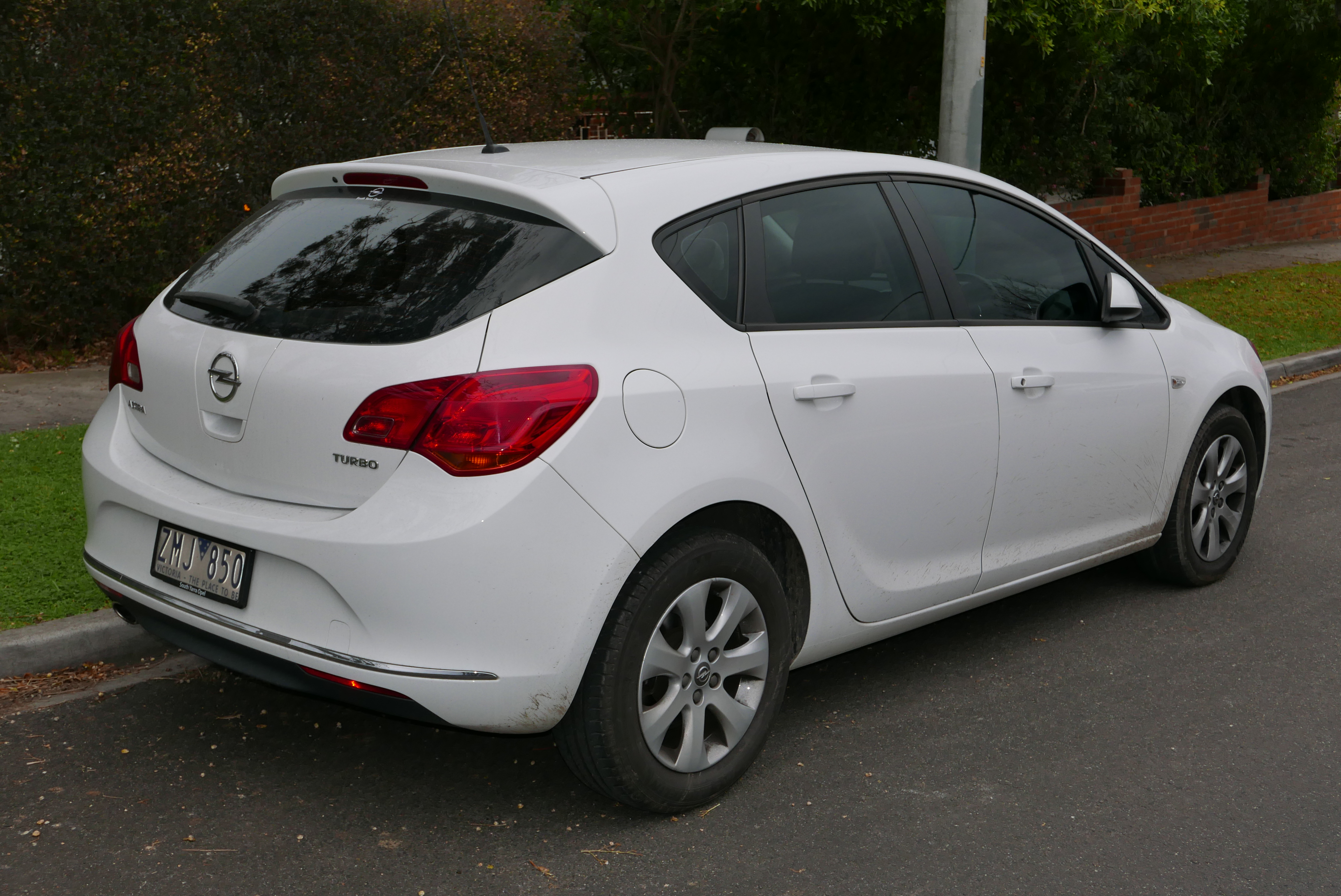 opel astra 2013 1.4 turbo review